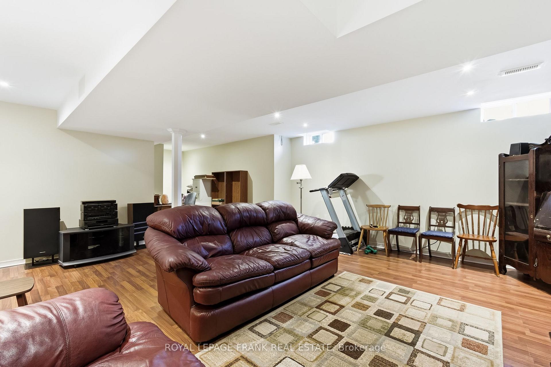 Photo 33 of 540 Woodmount Crescent, Oshawa, Samac — HOMEH