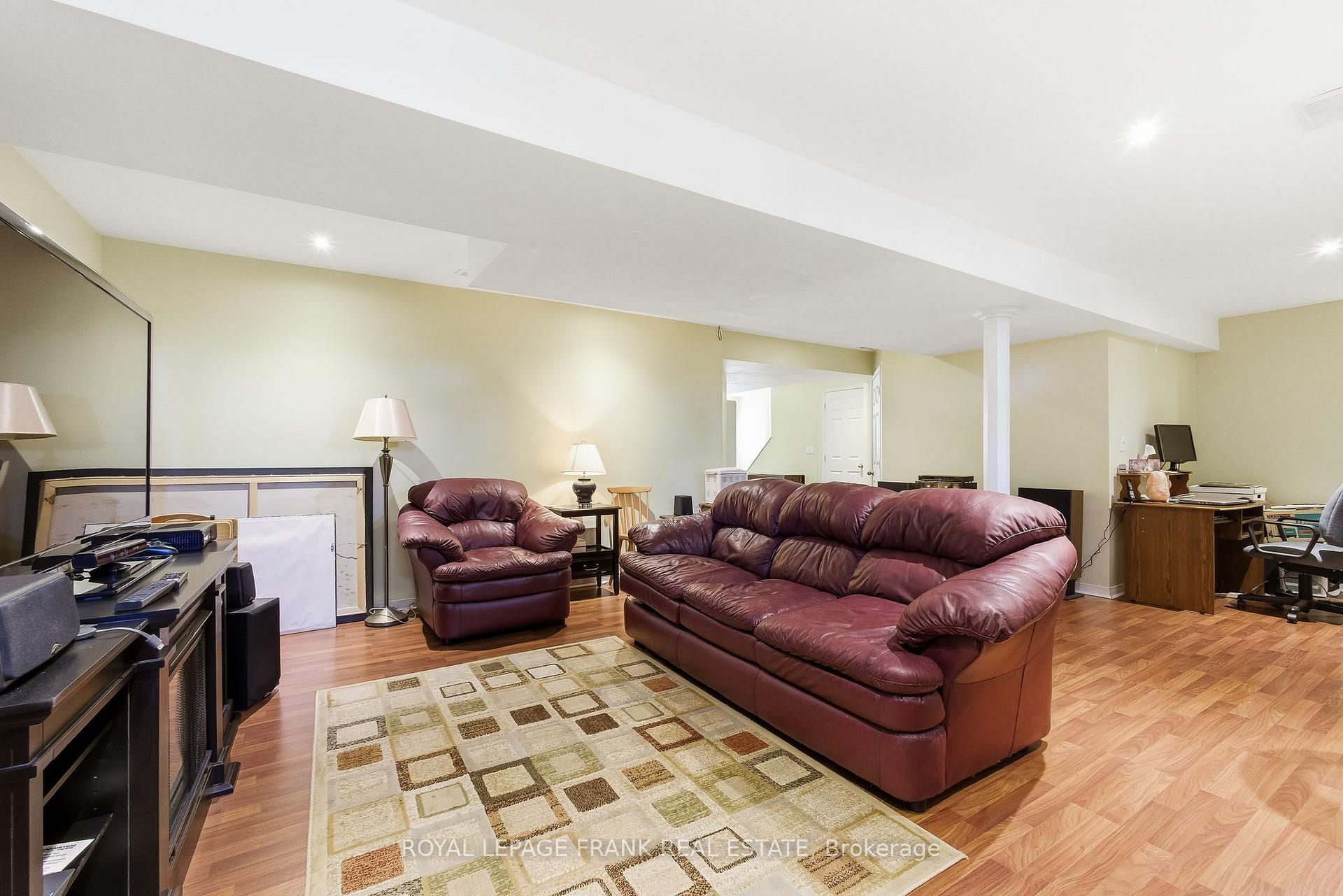 Photo 34 of 540 Woodmount Crescent, Oshawa, Samac — HOMEH