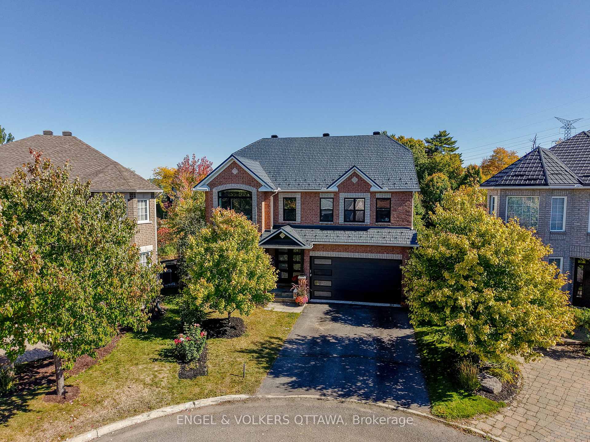 Photo 2 of 2139 Blue Willow Crescent, Ottawa, Chapel Hill South - Orleans Village — HOMEH