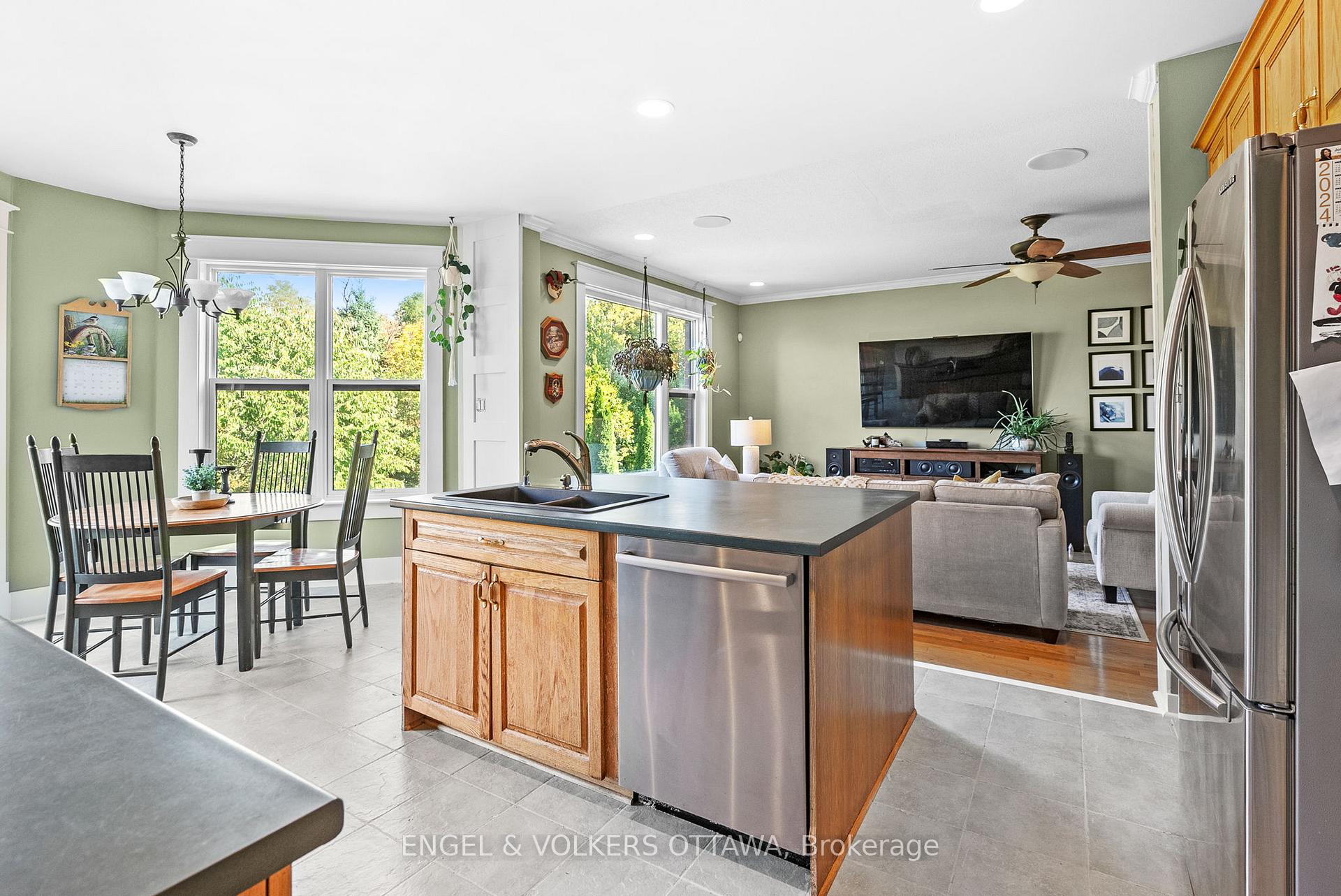 Photo 13 of 2139 Blue Willow Crescent, Ottawa, Chapel Hill South - Orleans Village — HOMEH