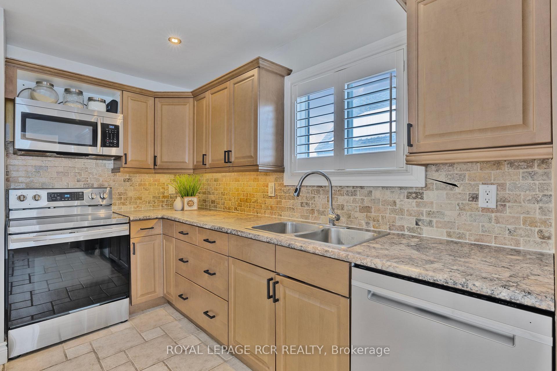 Photo 14 of 273 Rogers Road, Newmarket, Central Newmarket — HOMEH