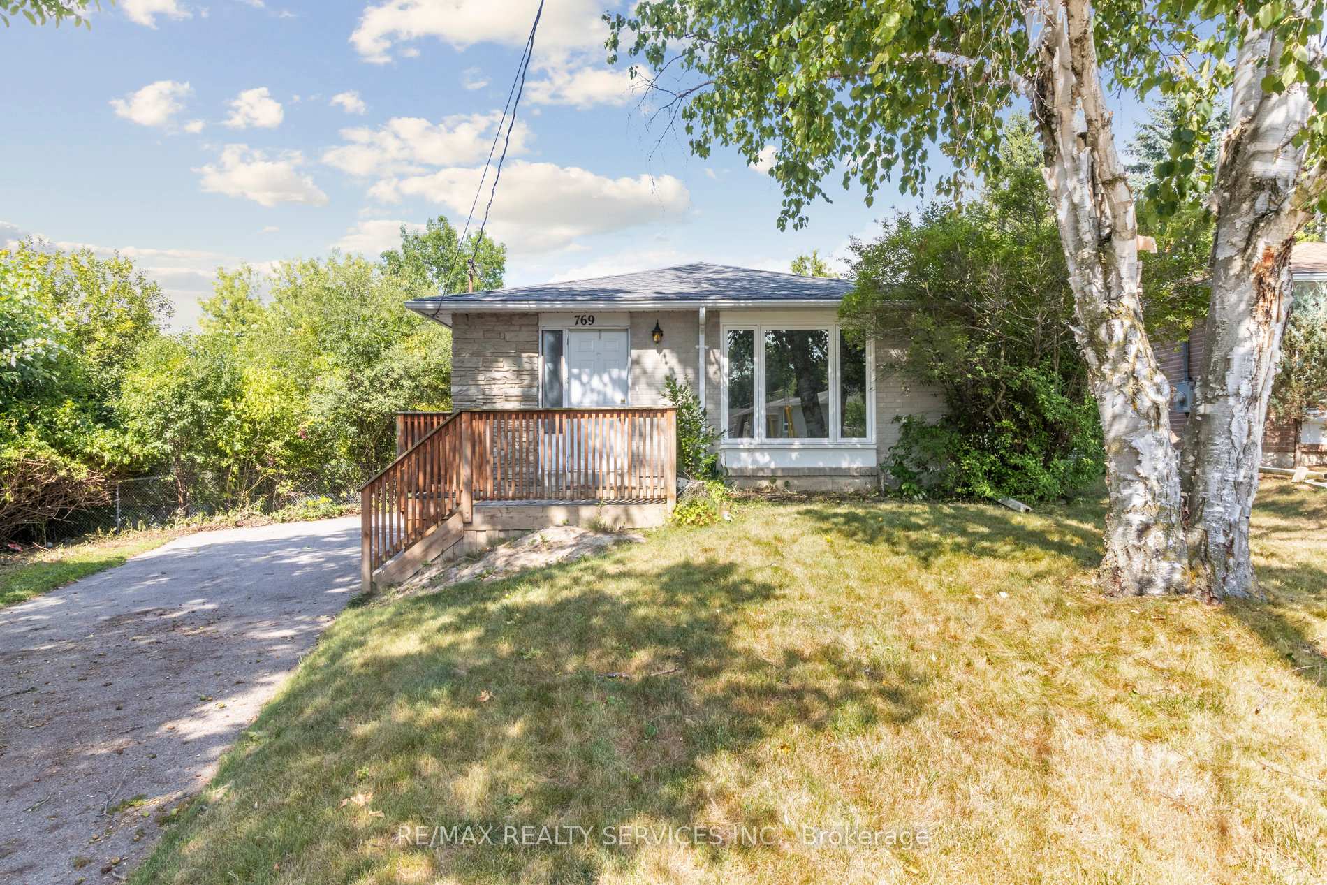 Front of Unit Entire Property, 769 Greenfield Crescent