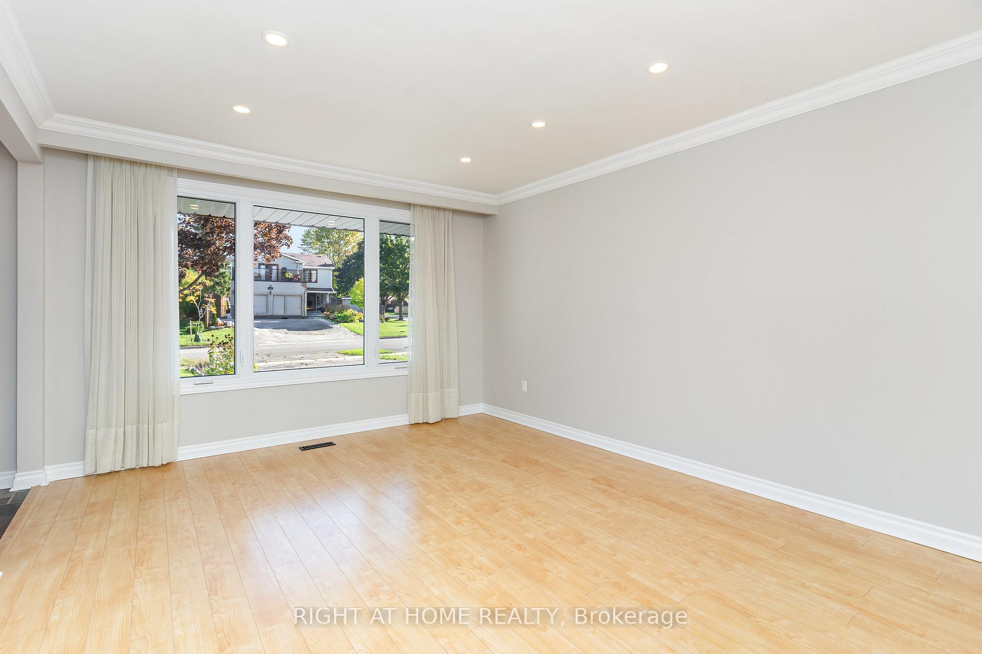 Photo 4 of 420 Safari Drive, Oshawa, Eastdale — HOMEH
