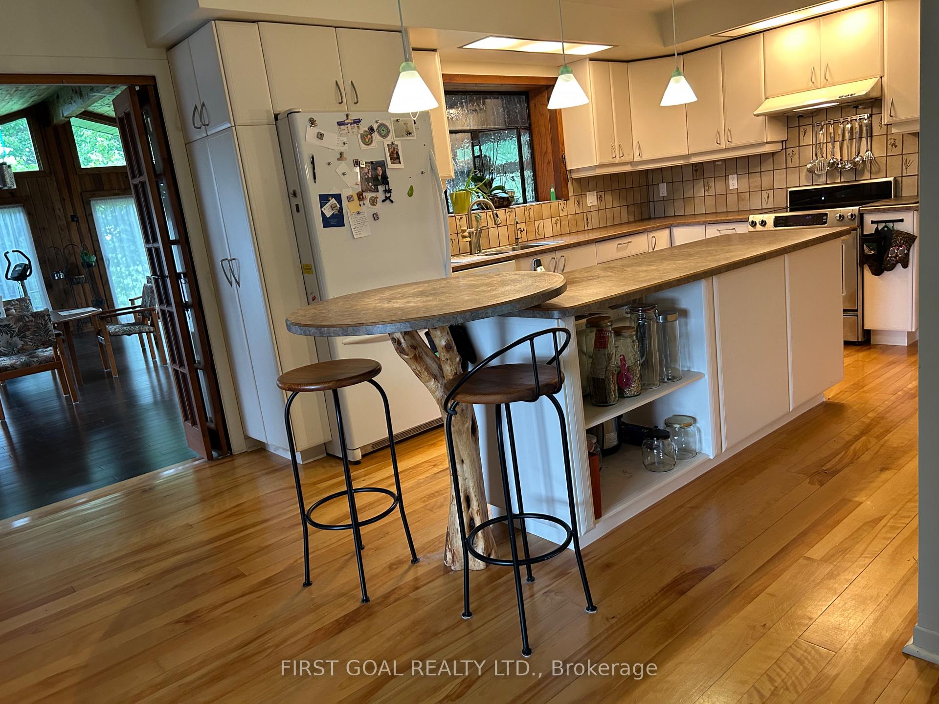 Photo 6 of 2057 Sideroad 18 Side Road, New Tecumseth, Rural New Tecumseth — HOMEH