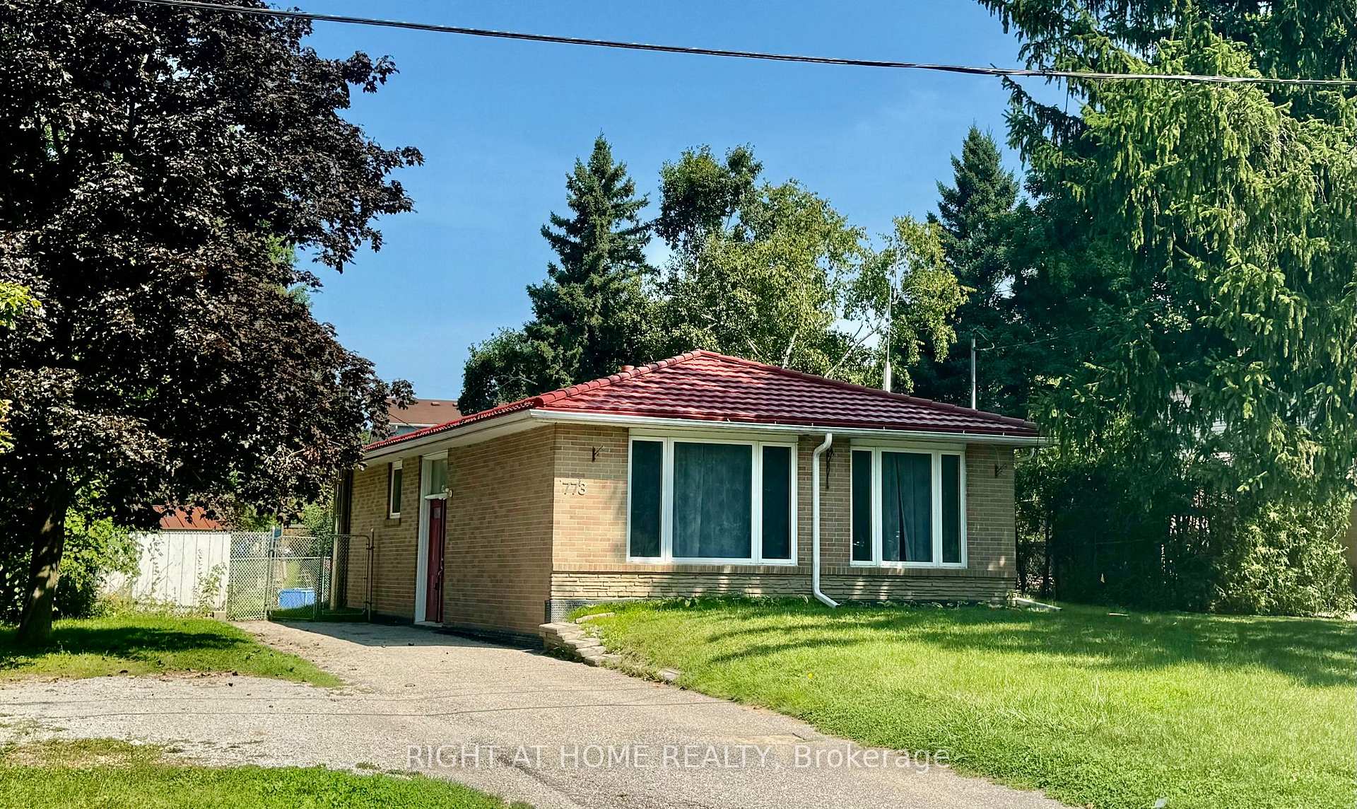 Photo 1 of 773 Elgin Street, Newmarket, Huron Heights-Leslie Valley — HOMEH