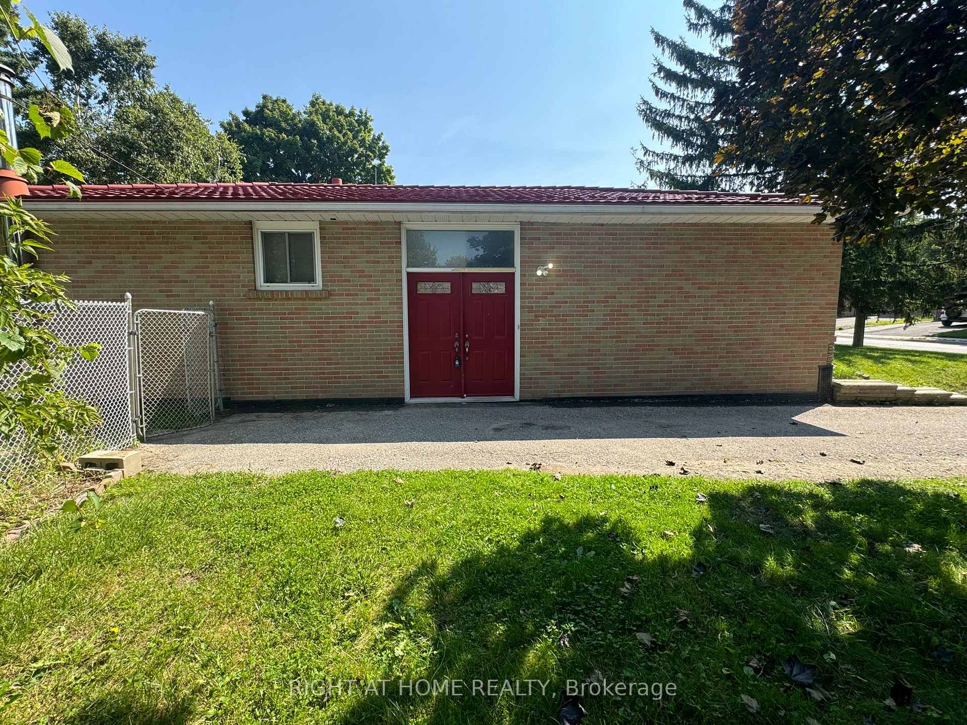 Photo 3 of 773 Elgin Street, Newmarket, Huron Heights-Leslie Valley — HOMEH