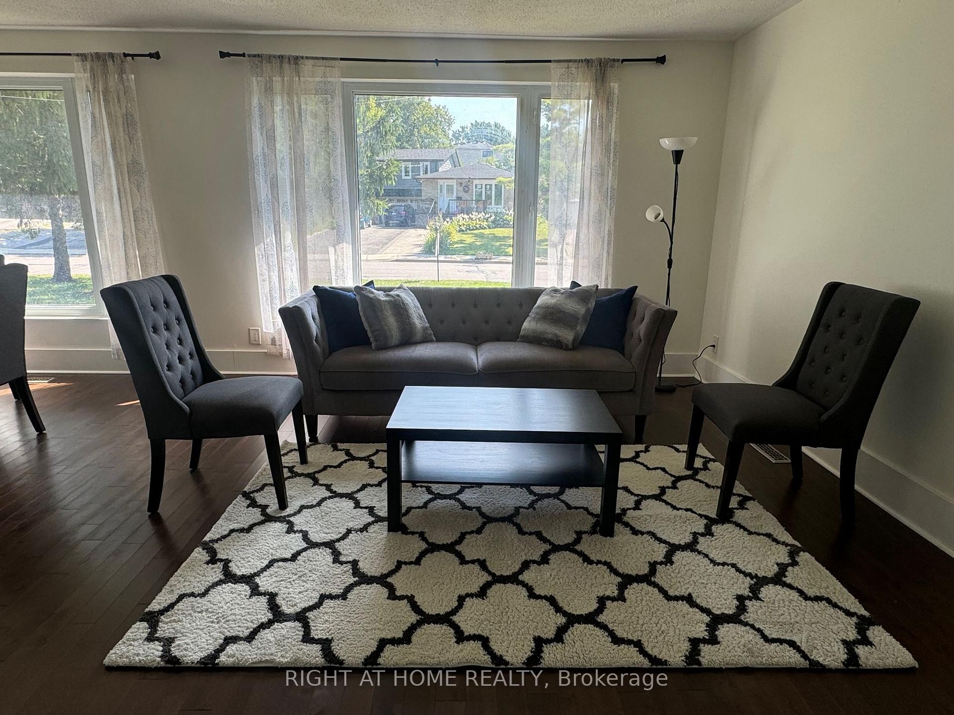 Photo 5 of 773 Elgin Street, Newmarket, Huron Heights-Leslie Valley — HOMEH