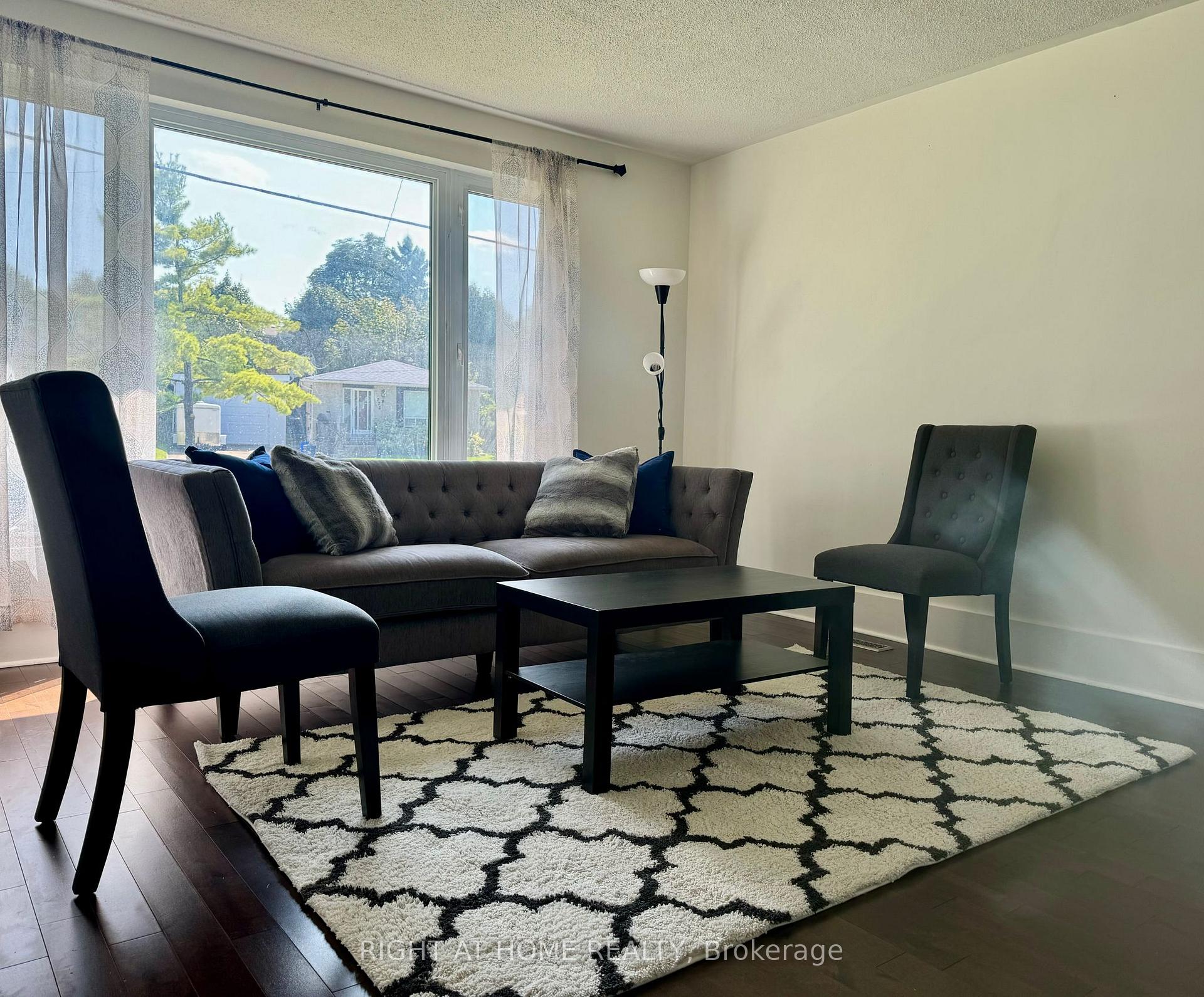 Photo 6 of 773 Elgin Street, Newmarket, Huron Heights-Leslie Valley — HOMEH