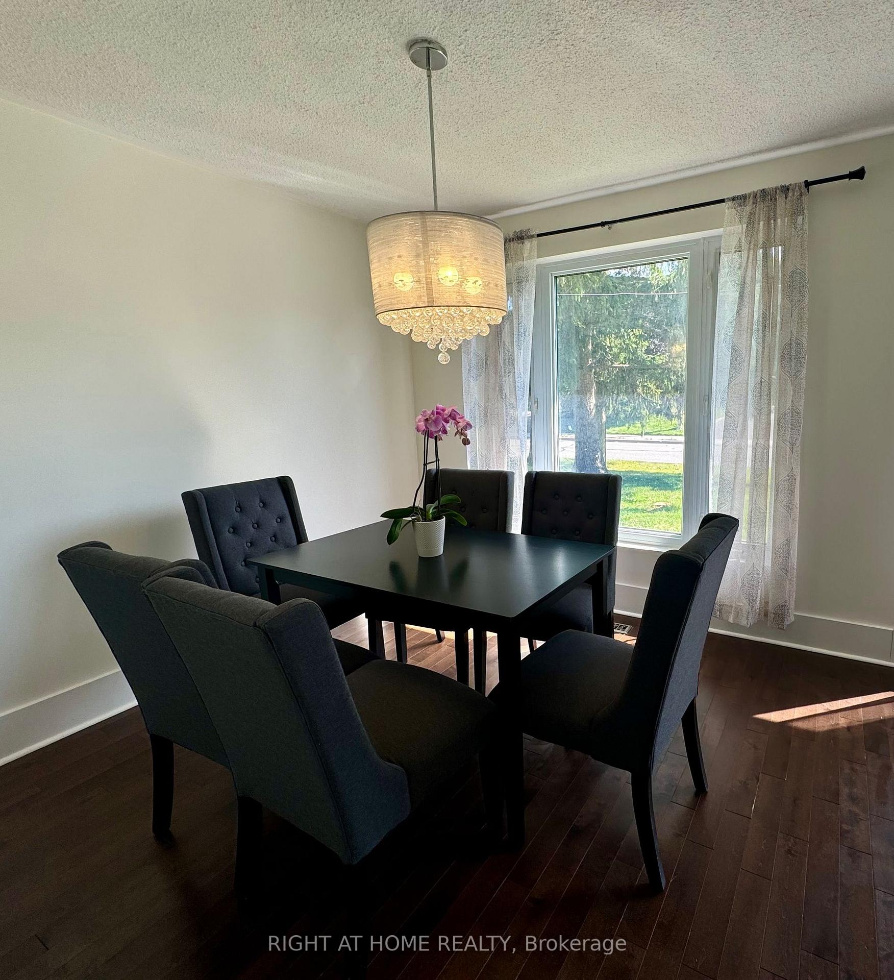Photo 8 of 773 Elgin Street, Newmarket, Huron Heights-Leslie Valley — HOMEH