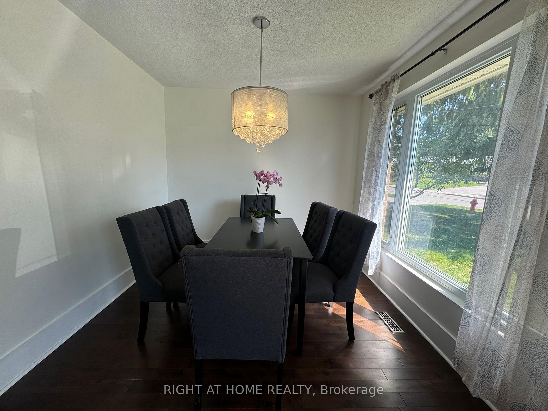 Photo 10 of 773 Elgin Street, Newmarket, Huron Heights-Leslie Valley — HOMEH