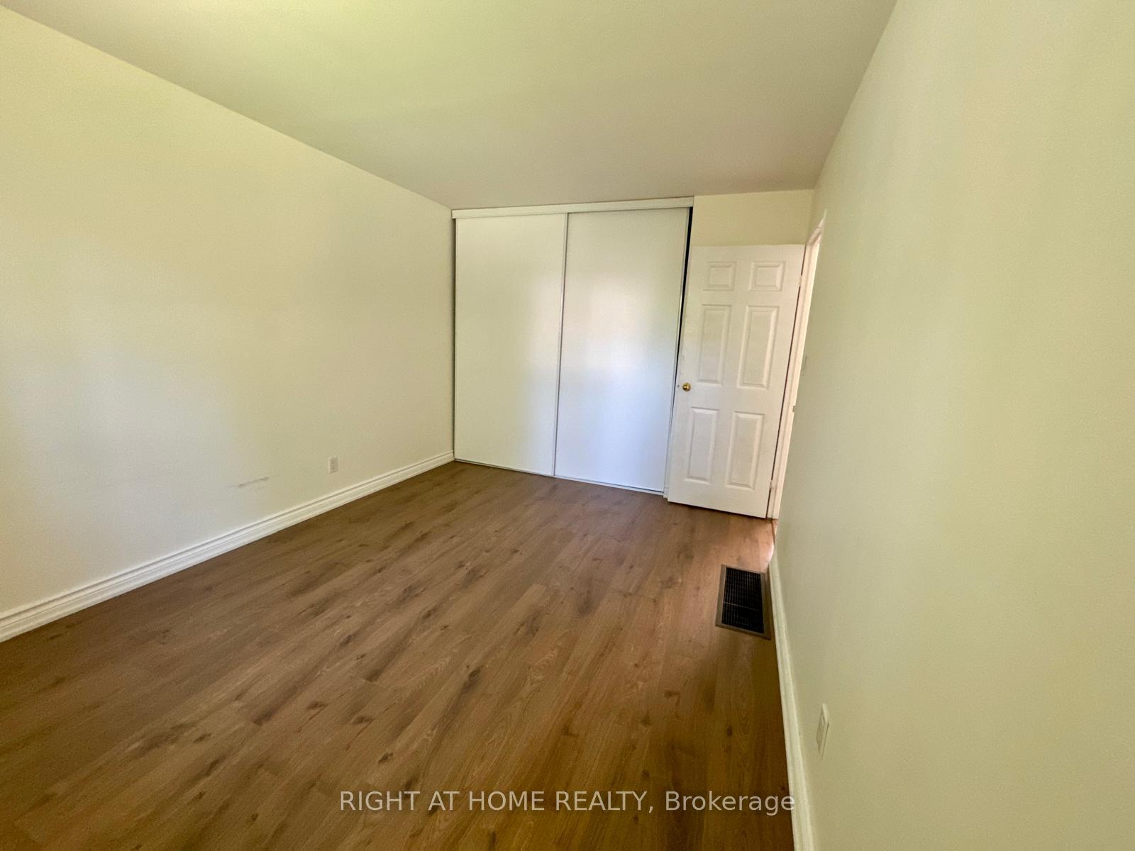 Photo 16 of 773 Elgin Street, Newmarket, Huron Heights-Leslie Valley — HOMEH