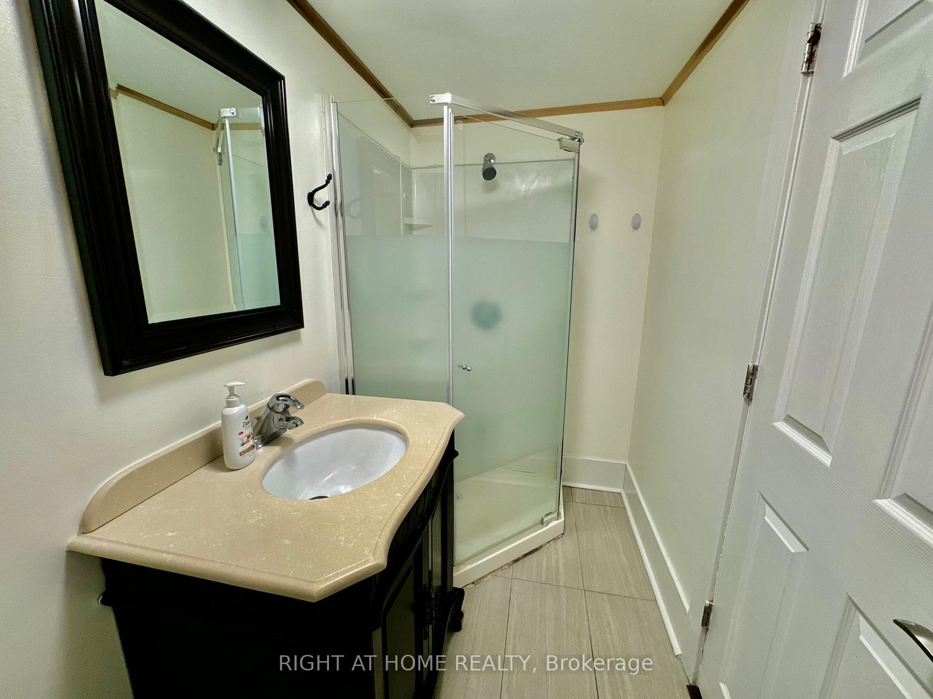 Photo 23 of 773 Elgin Street, Newmarket, Huron Heights-Leslie Valley — HOMEH