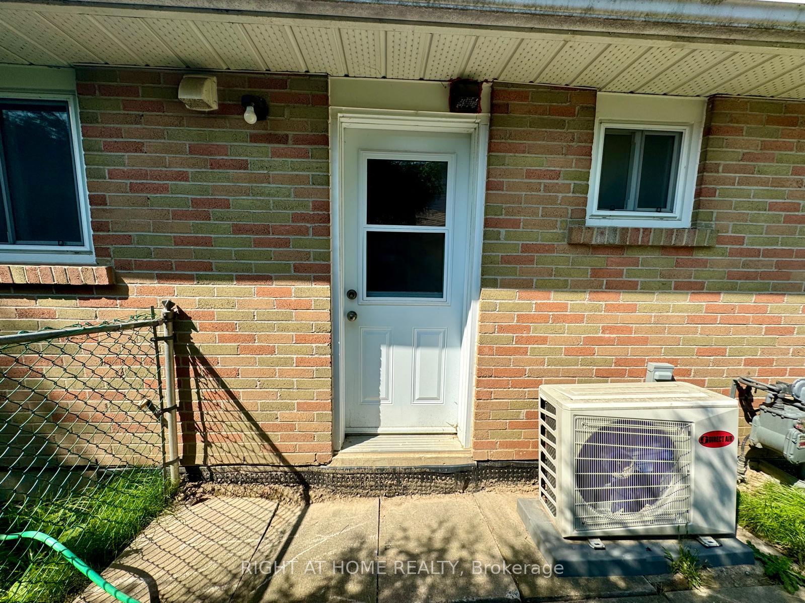 Photo 35 of 773 Elgin Street, Newmarket, Huron Heights-Leslie Valley — HOMEH