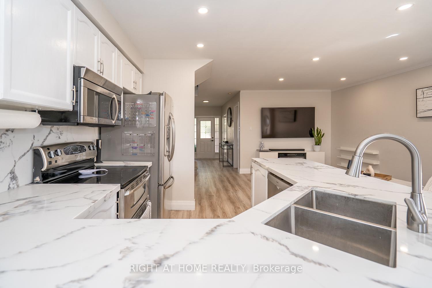 Photo 11 of 72 Smith Street, New Tecumseth, Alliston — HOMEH