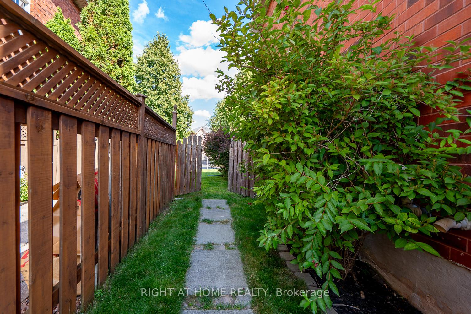 Photo 37 of 72 Smith Street, New Tecumseth, Alliston — HOMEH