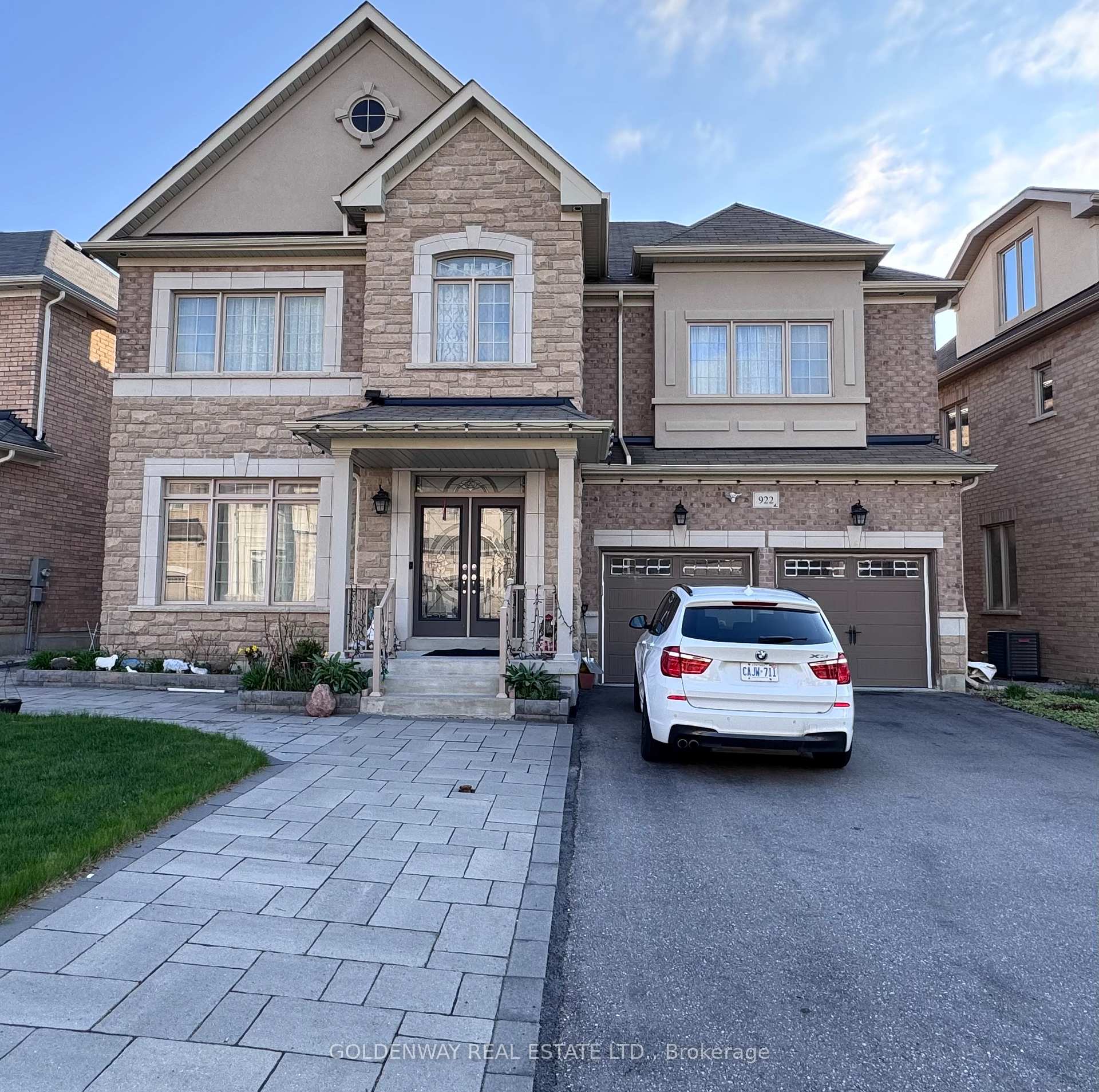 Photo 1 of 922 Ernest Cousins Circle, Newmarket, Stonehaven-Wyndham — HOMEH
