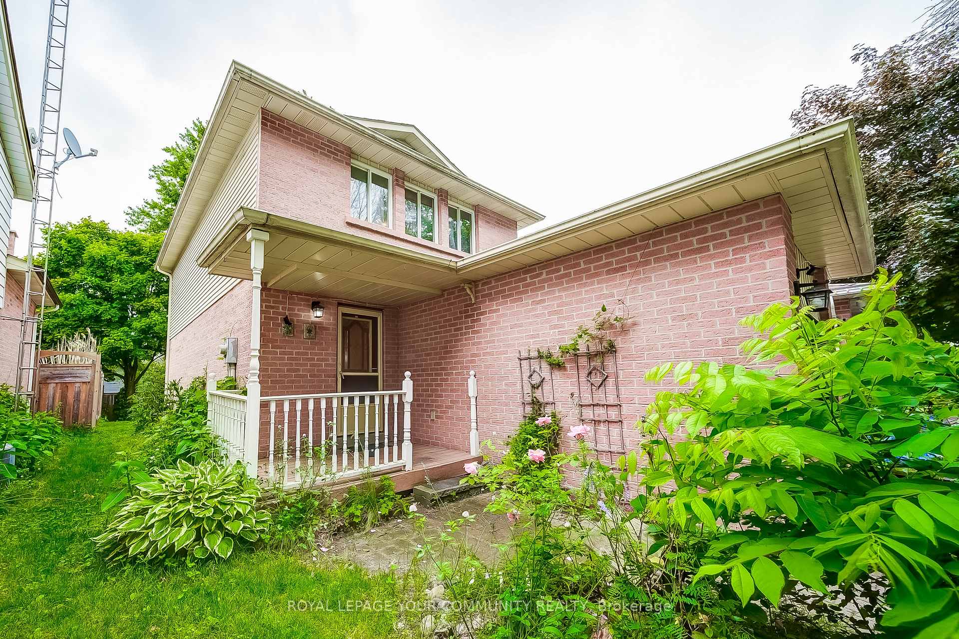 Photo 4 of 69 Daniele Avenue, New Tecumseth, Beeton — HOMEH