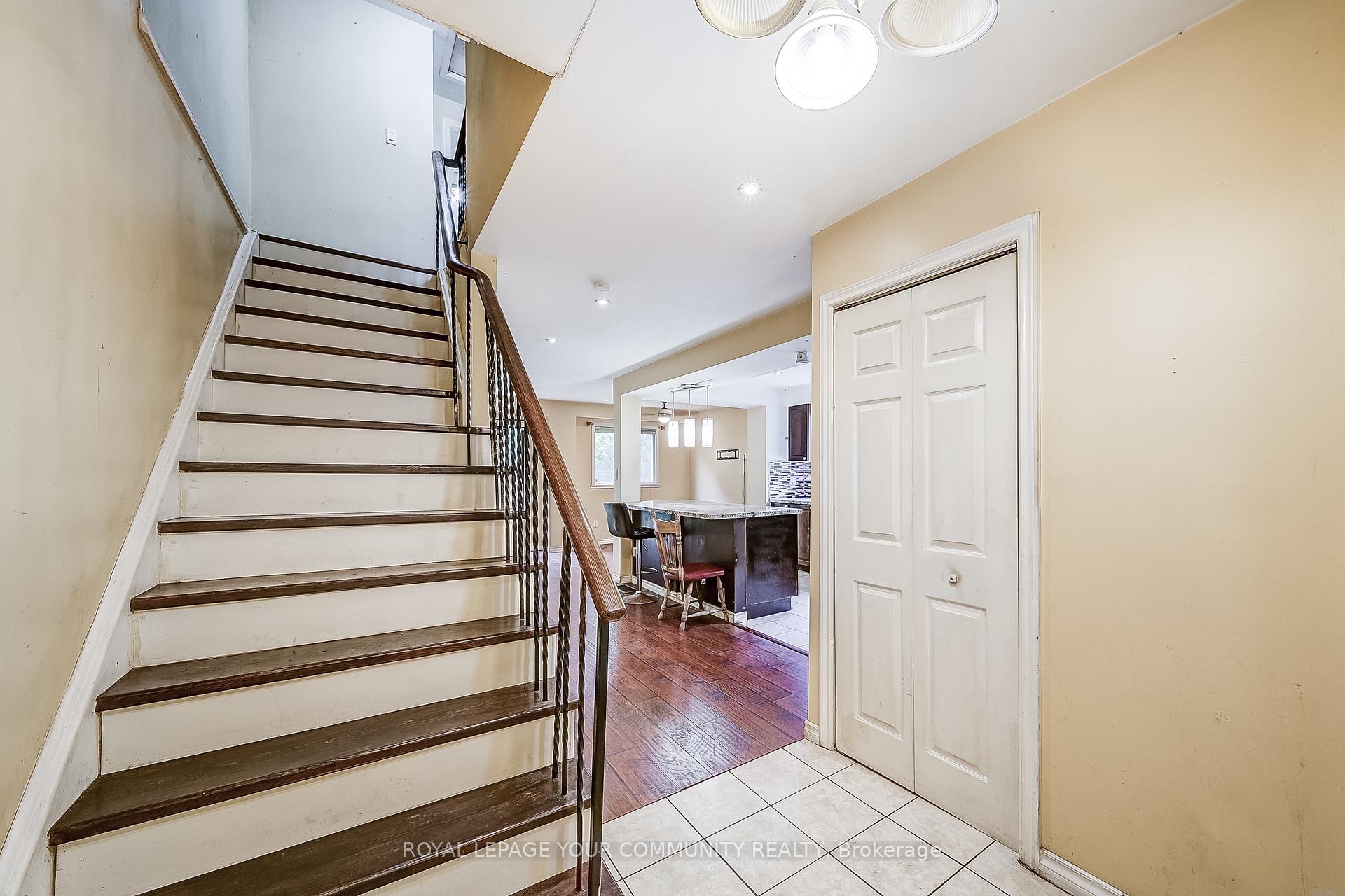 Photo 5 of 69 Daniele Avenue, New Tecumseth, Beeton — HOMEH
