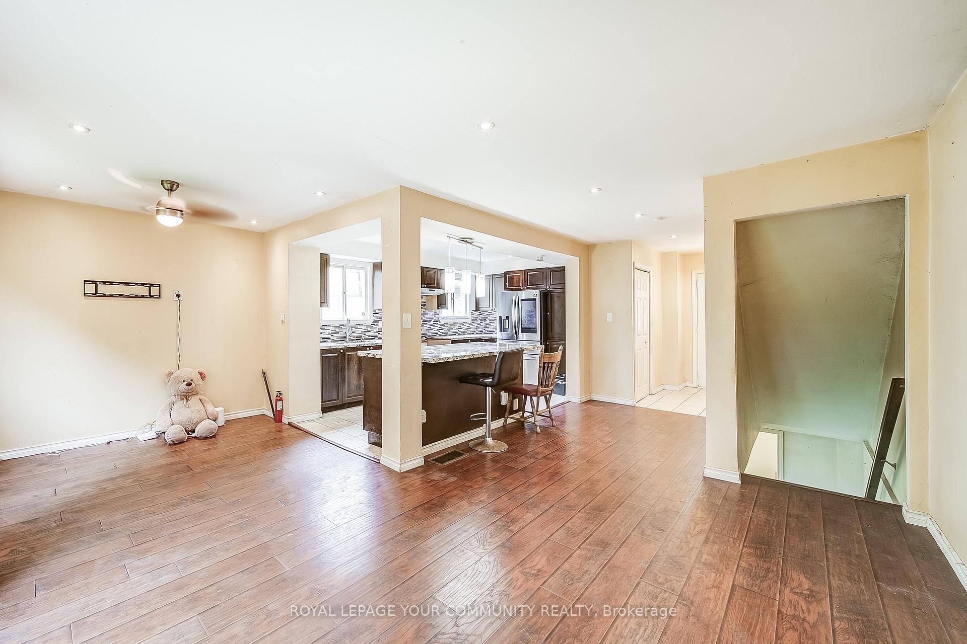 Photo 7 of 69 Daniele Avenue, New Tecumseth, Beeton — HOMEH