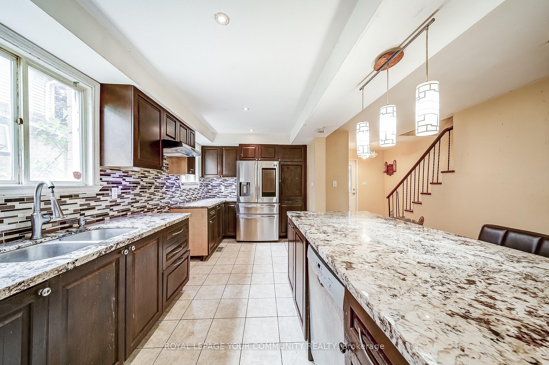 Photo 10 of 69 Daniele Avenue, New Tecumseth, Beeton — HOMEH