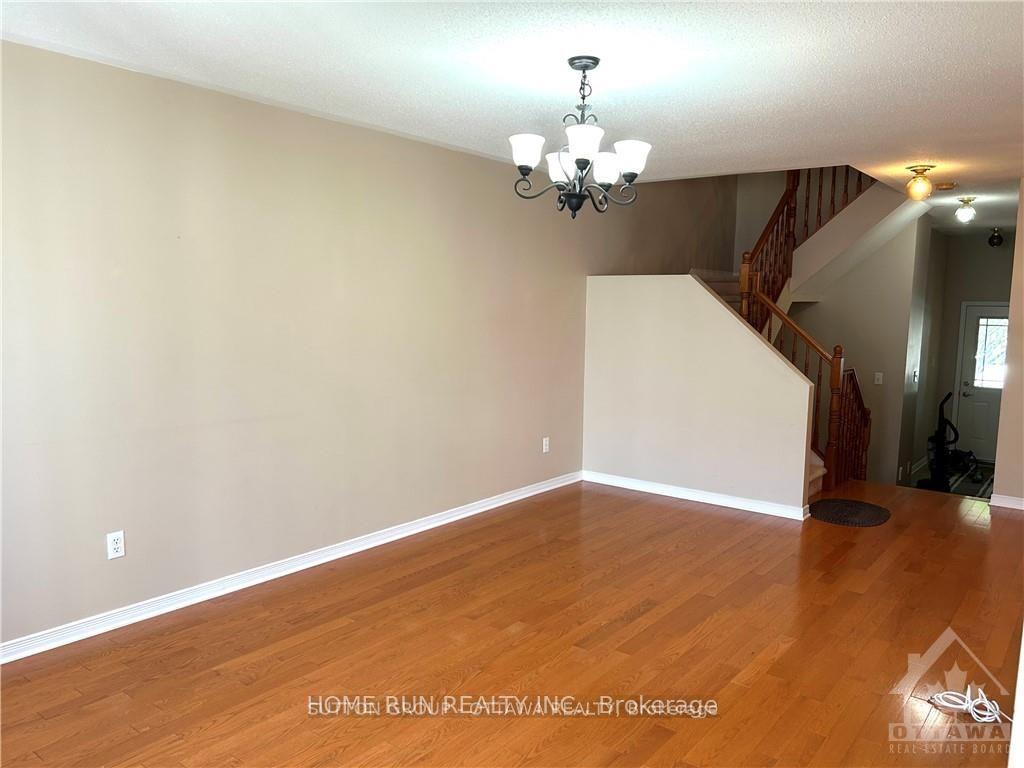 Photo 2 of 732 Crowberry Street, Ottawa, Avalon East — HOMEH