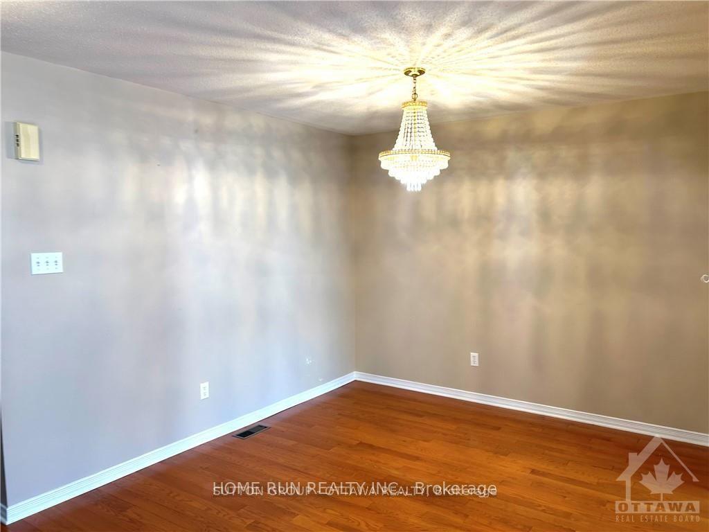 Photo 3 of 732 Crowberry Street, Ottawa, Avalon East — HOMEH