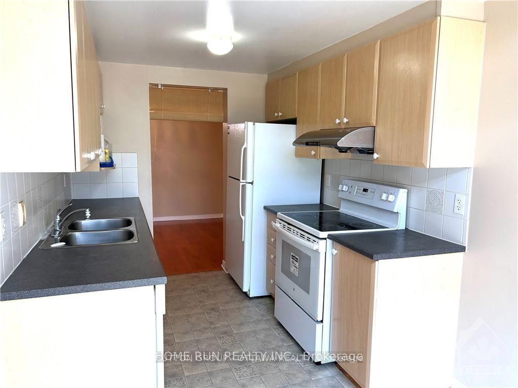 Photo 4 of 732 Crowberry Street, Ottawa, Avalon East — HOMEH