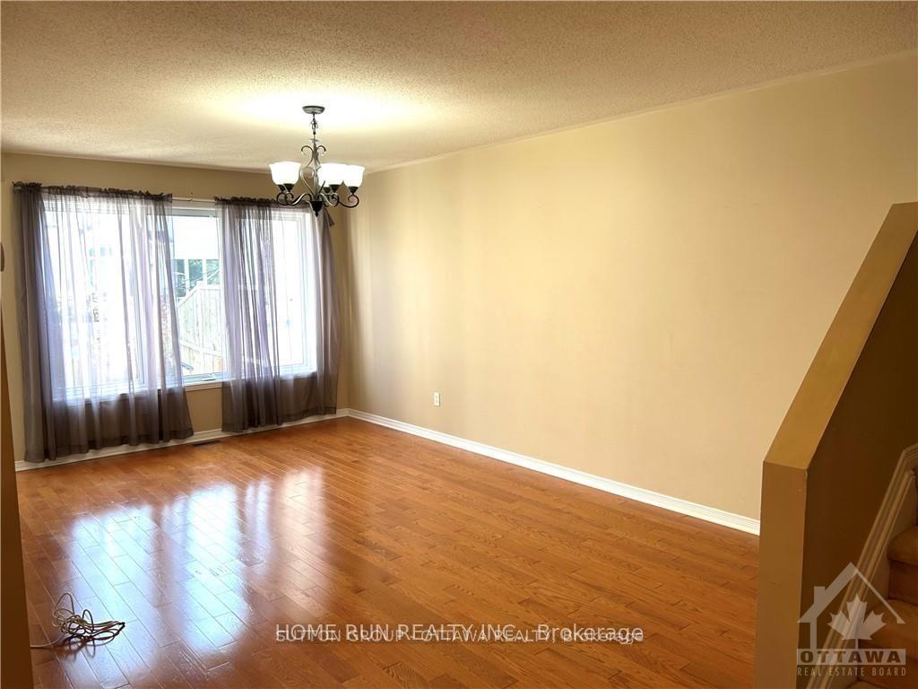 Photo 7 of 732 Crowberry Street, Ottawa, Avalon East — HOMEH