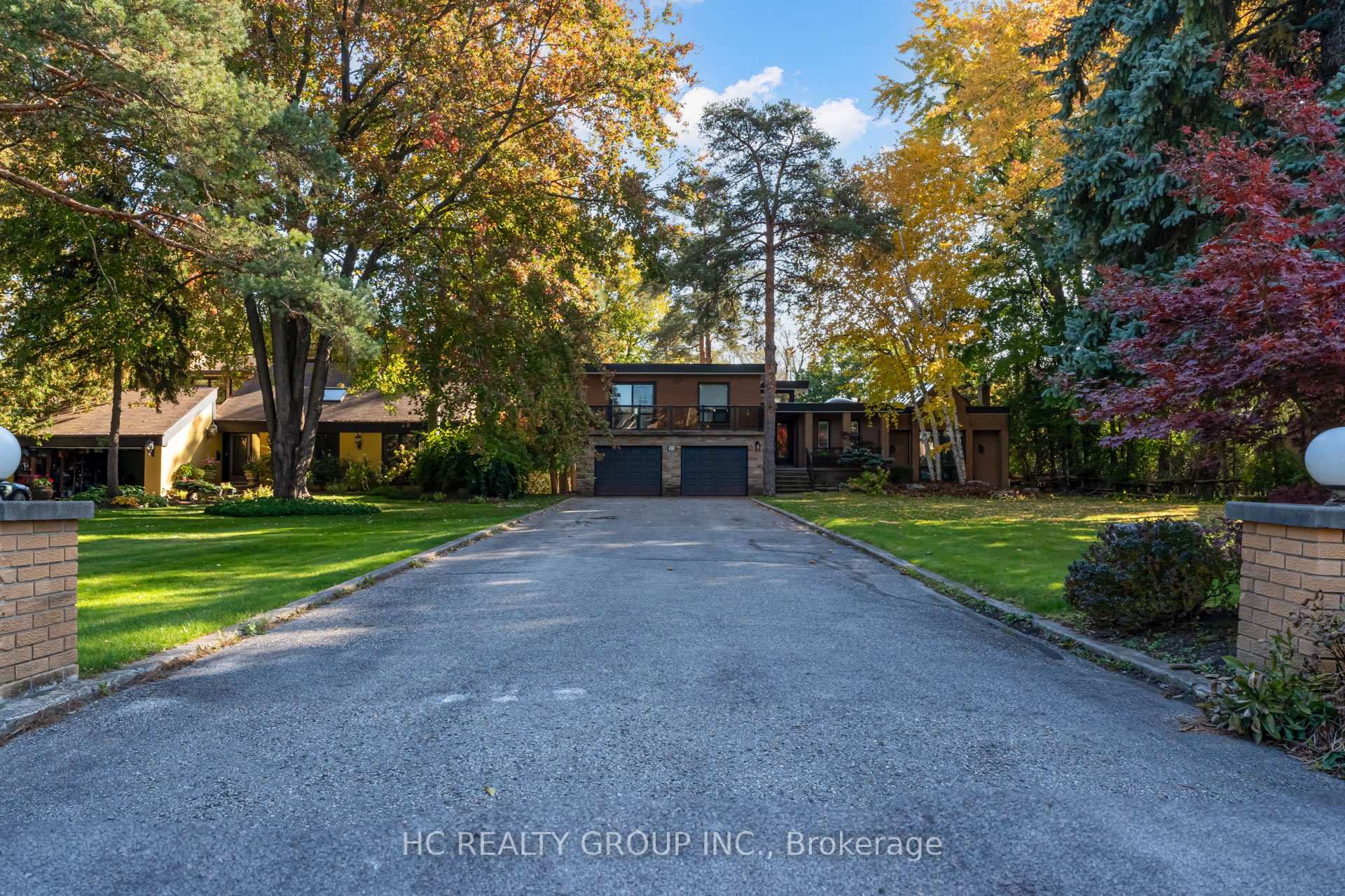 Photo 2 of 23 East Drive, Markham, Unionville — HOMEH