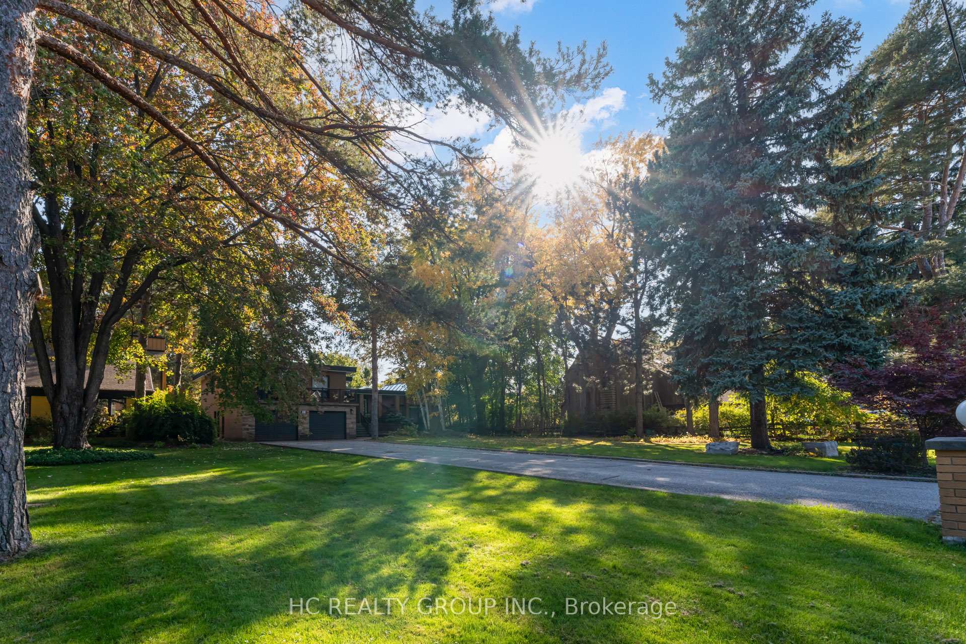 Photo 3 of 23 East Drive, Markham, Unionville — HOMEH