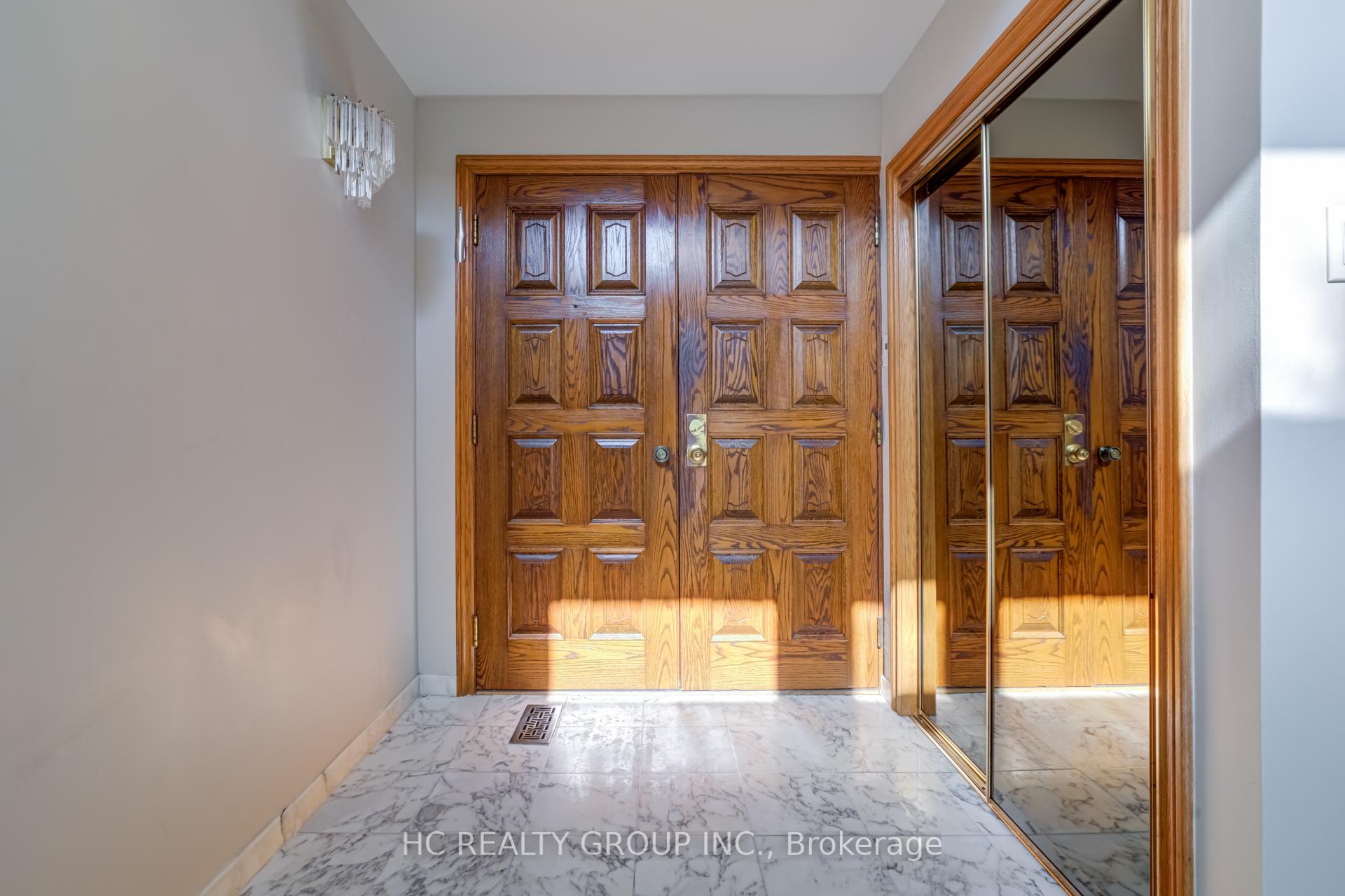 Photo 5 of 23 East Drive, Markham, Unionville — HOMEH