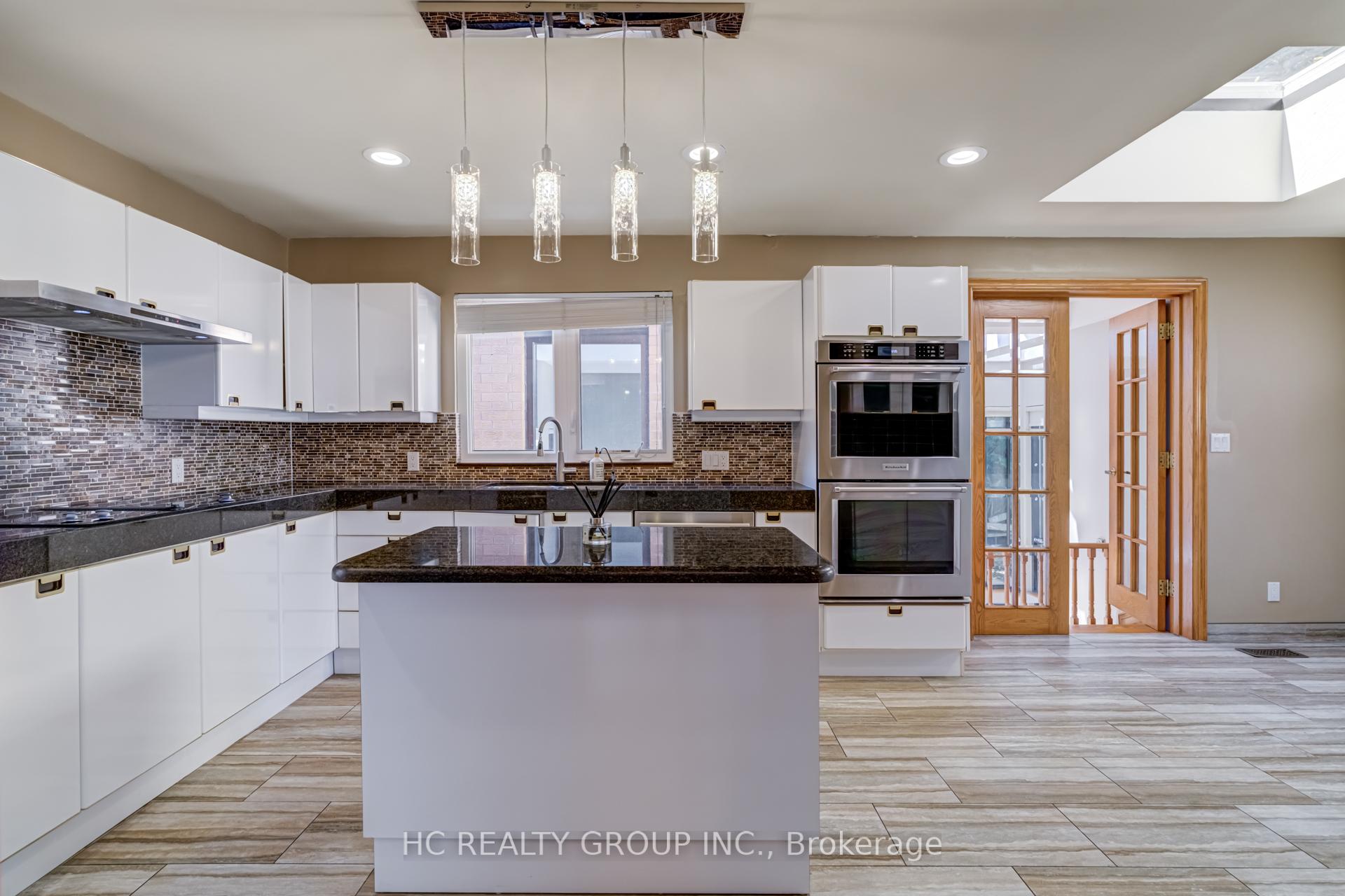 Photo 7 of 23 East Drive, Markham, Unionville — HOMEH