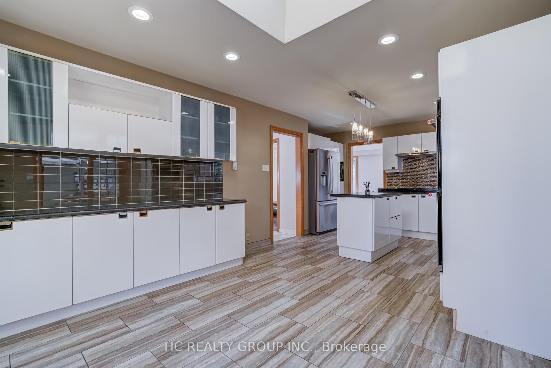 Photo 9 of 23 East Drive, Markham, Unionville — HOMEH