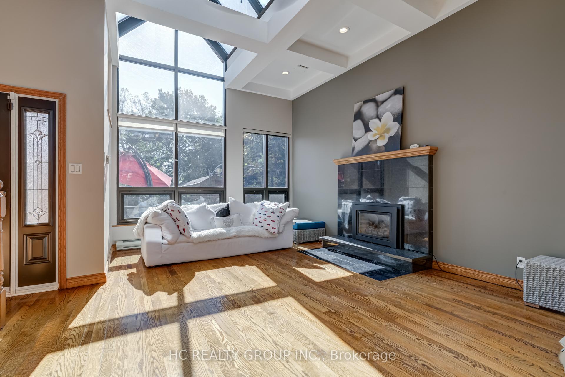 Photo 10 of 23 East Drive, Markham, Unionville — HOMEH