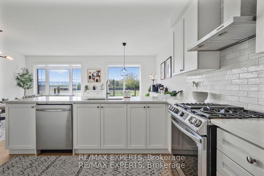 Photo 4 of 397 Gordon Krantz Avenue, Milton, Walker — HOMEH