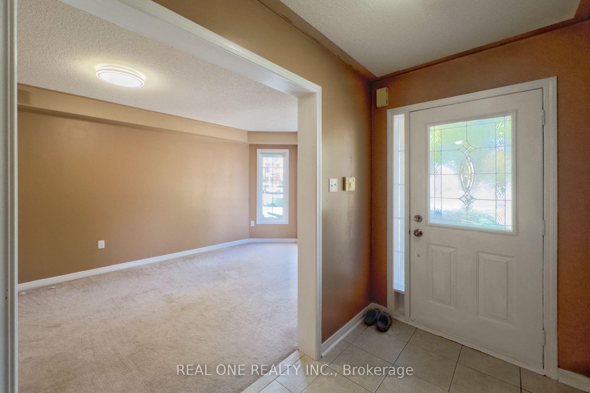 Photo 3 of 191 Flagstone Way, Newmarket, Woodland Hill — HOMEH