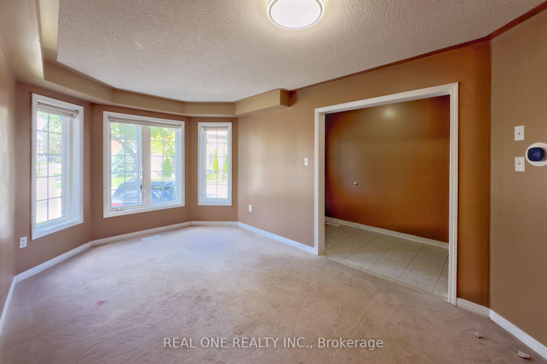 Photo 4 of 191 Flagstone Way, Newmarket, Woodland Hill — HOMEH