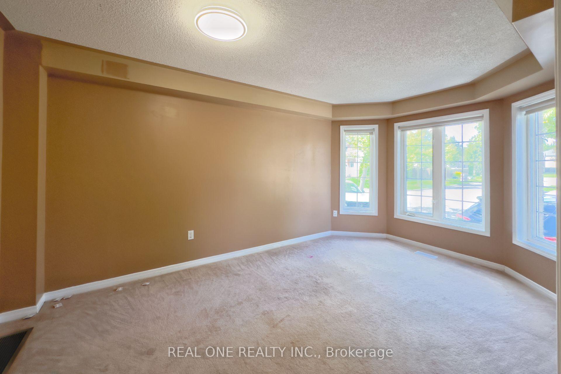 Photo 5 of 191 Flagstone Way, Newmarket, Woodland Hill — HOMEH
