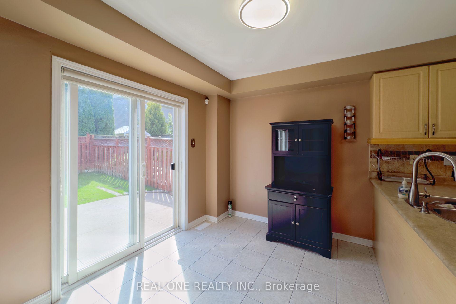 Photo 13 of 191 Flagstone Way, Newmarket, Woodland Hill — HOMEH