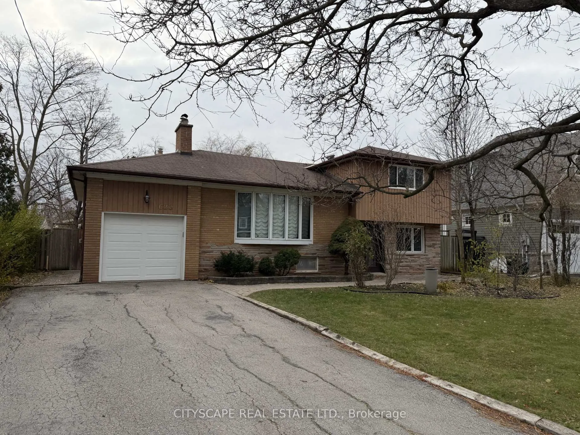 Photo 4 of 623 Trafford Crescent, Oakville, West — HOMEH