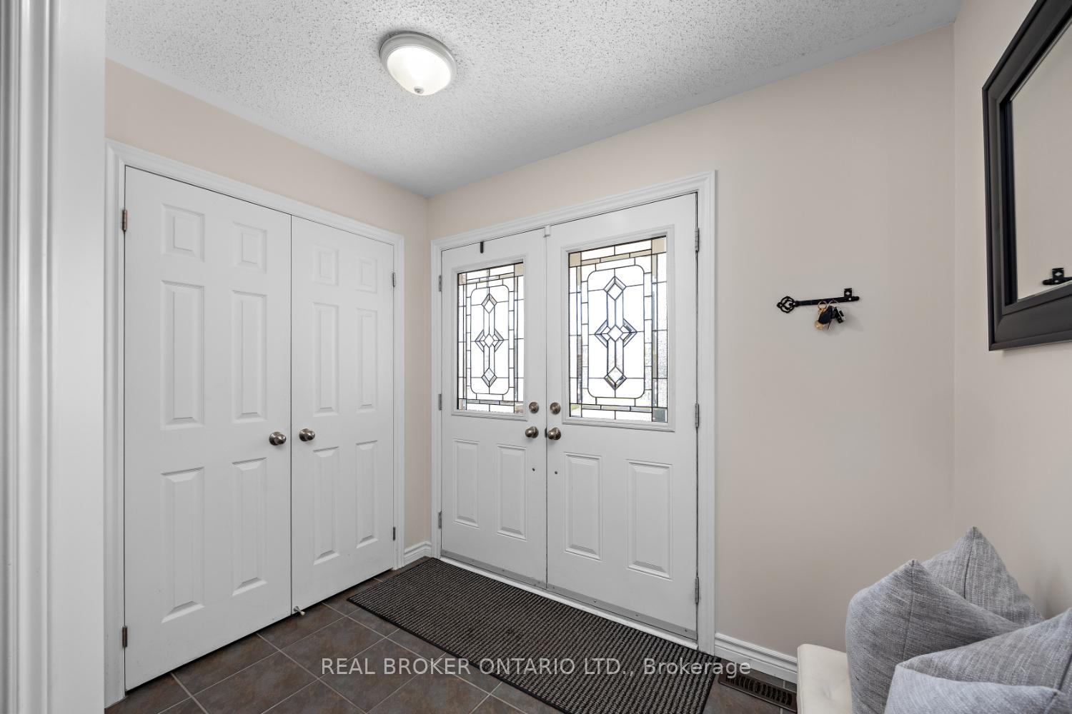 Photo 4 of 615 Oxbow Crescent, Oshawa, Eastdale — HOMEH
