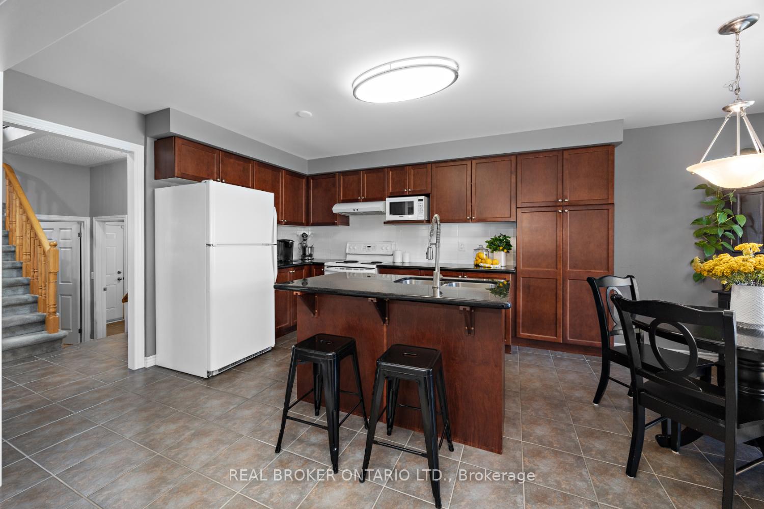 Photo 5 of 615 Oxbow Crescent, Oshawa, Eastdale — HOMEH