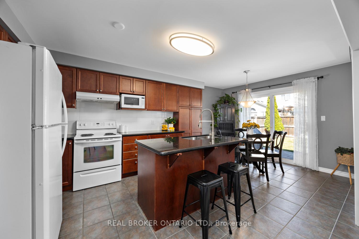 Photo 6 of 615 Oxbow Crescent, Oshawa, Eastdale — HOMEH