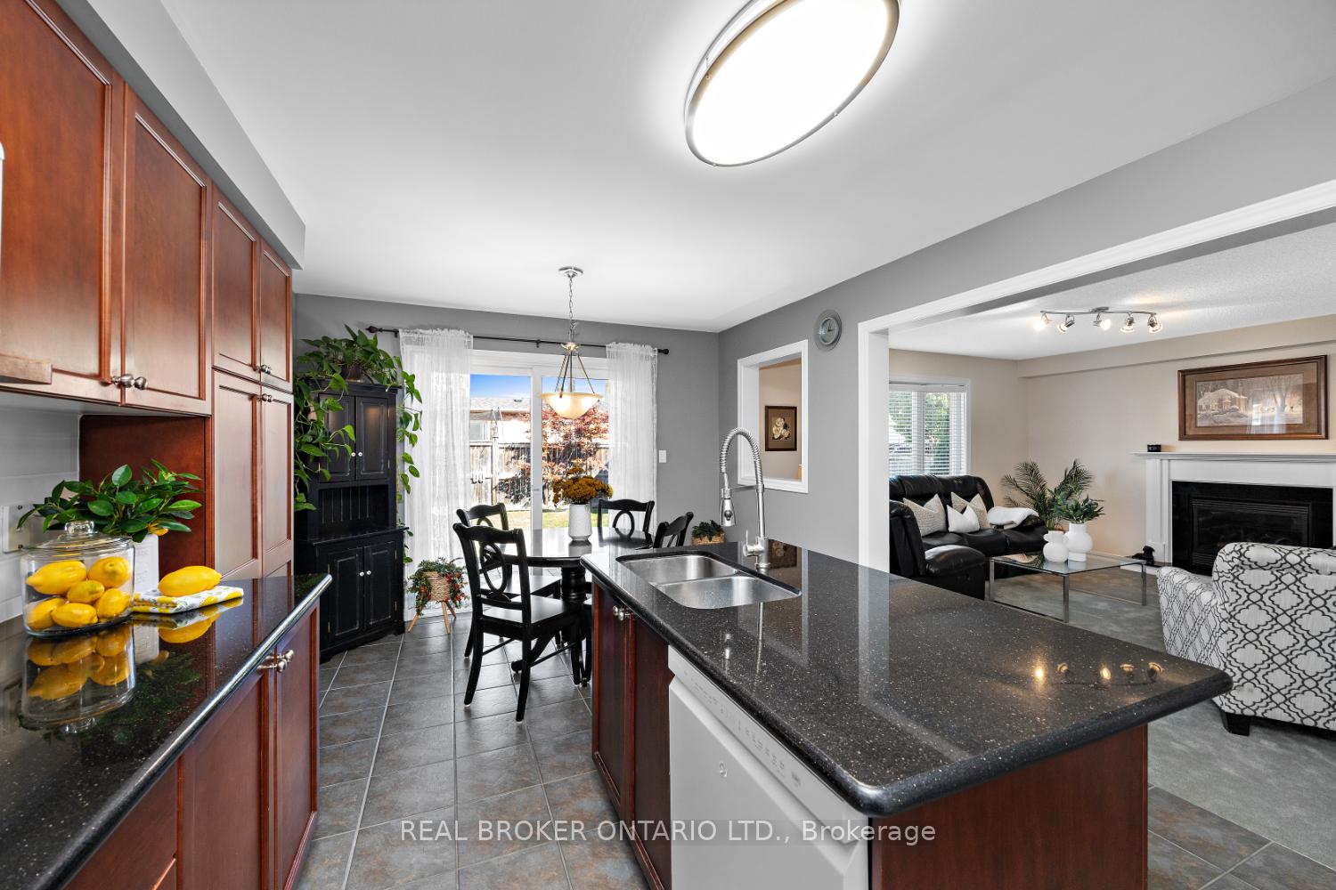 Photo 8 of 615 Oxbow Crescent, Oshawa, Eastdale — HOMEH