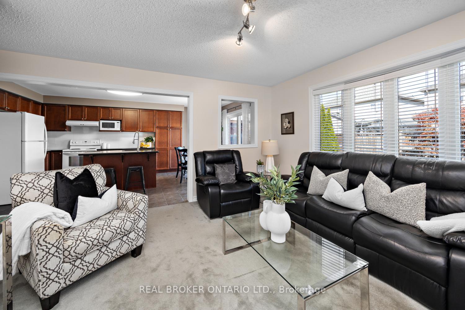 Photo 11 of 615 Oxbow Crescent, Oshawa, Eastdale — HOMEH