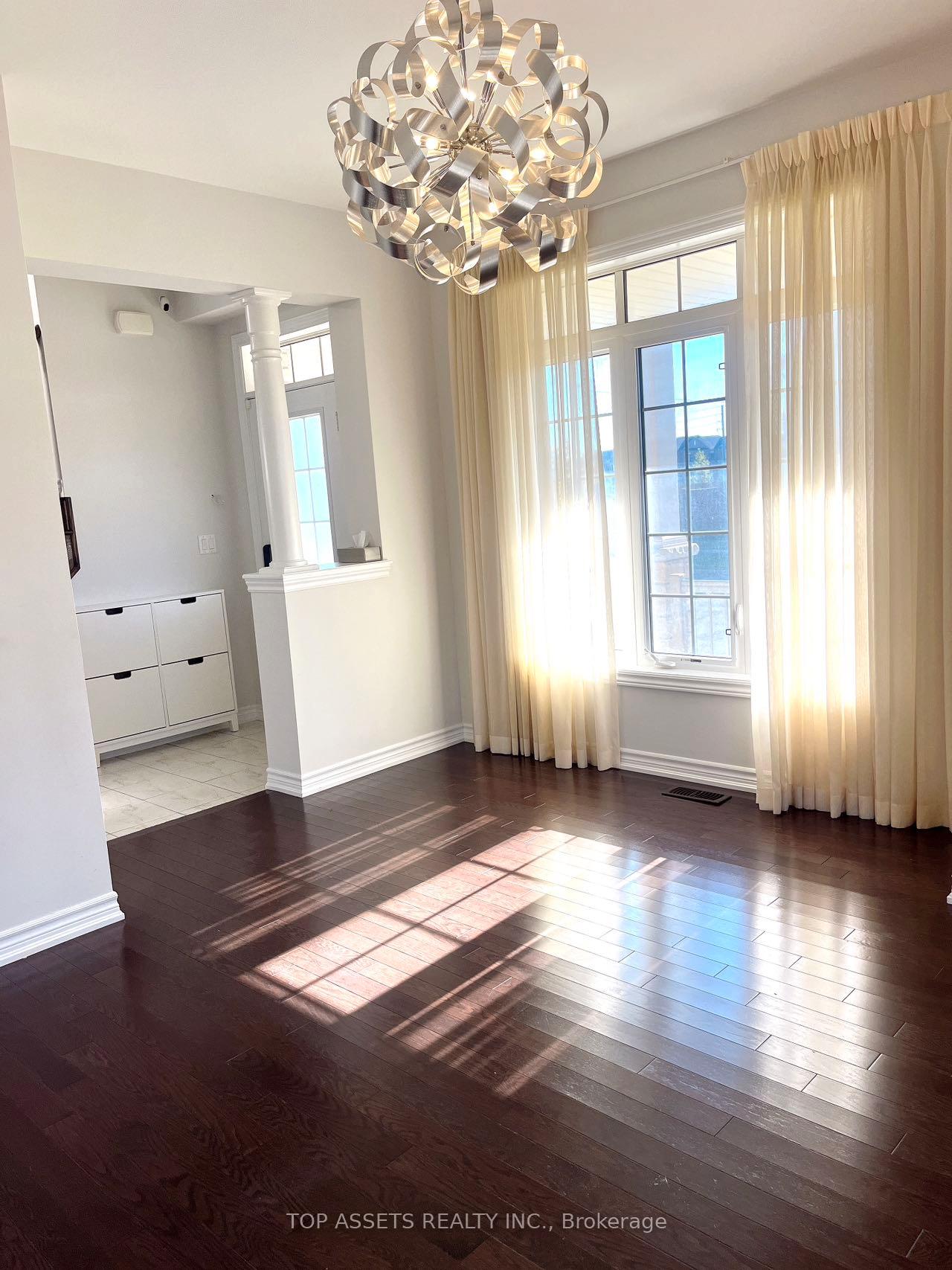 Photo 5 of 84 Living Crescent, Markham, Victoria Square — HOMEH