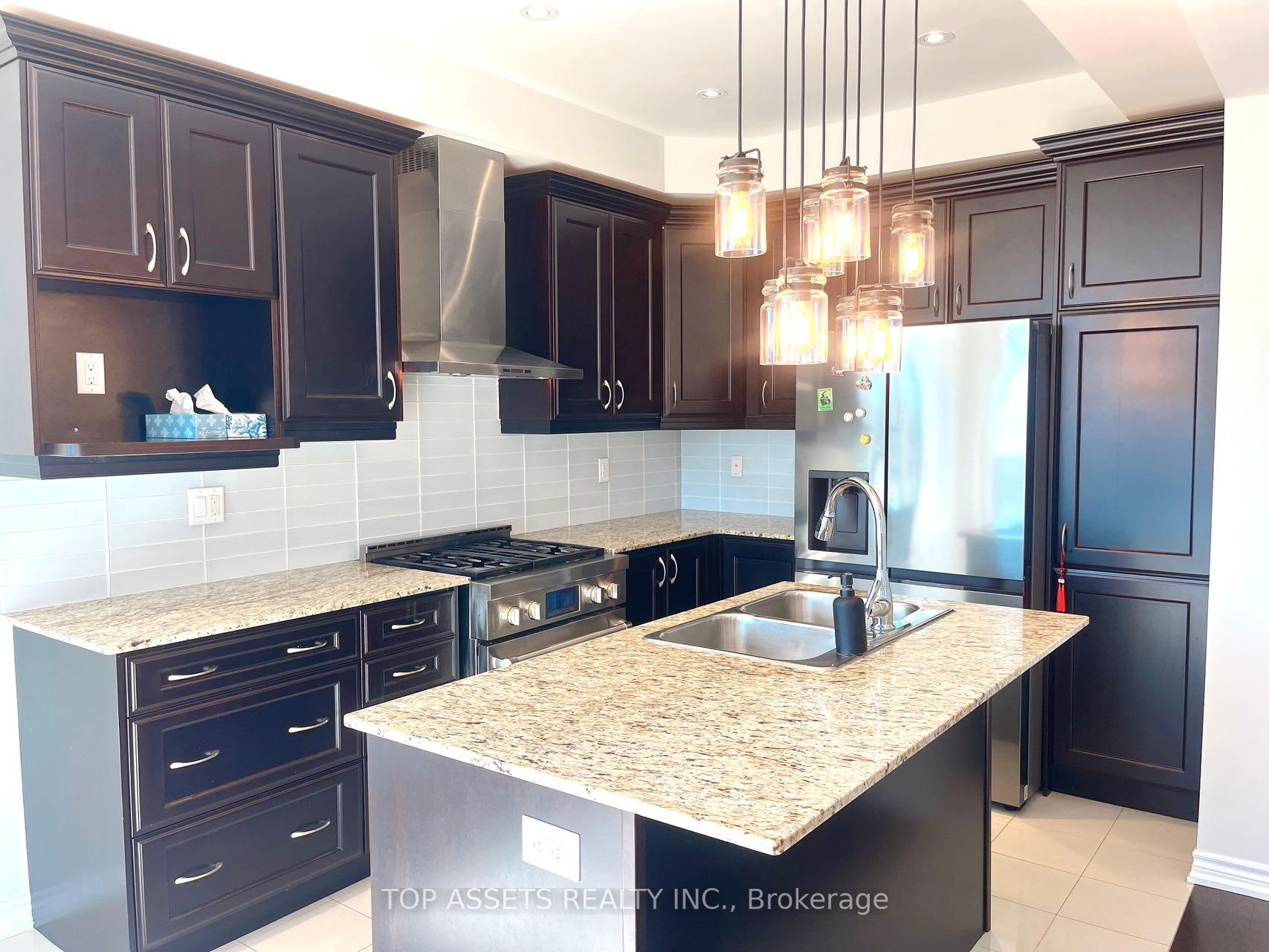 Photo 10 of 84 Living Crescent, Markham, Victoria Square — HOMEH