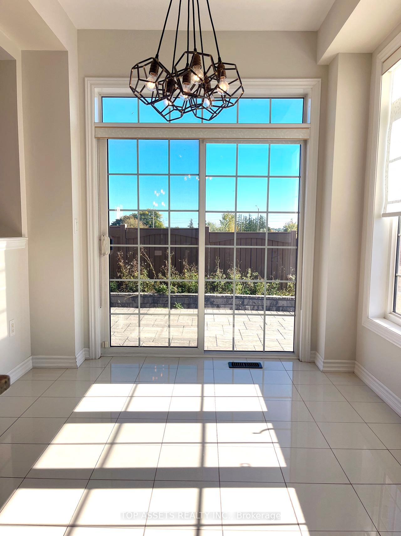 Photo 12 of 84 Living Crescent, Markham, Victoria Square — HOMEH