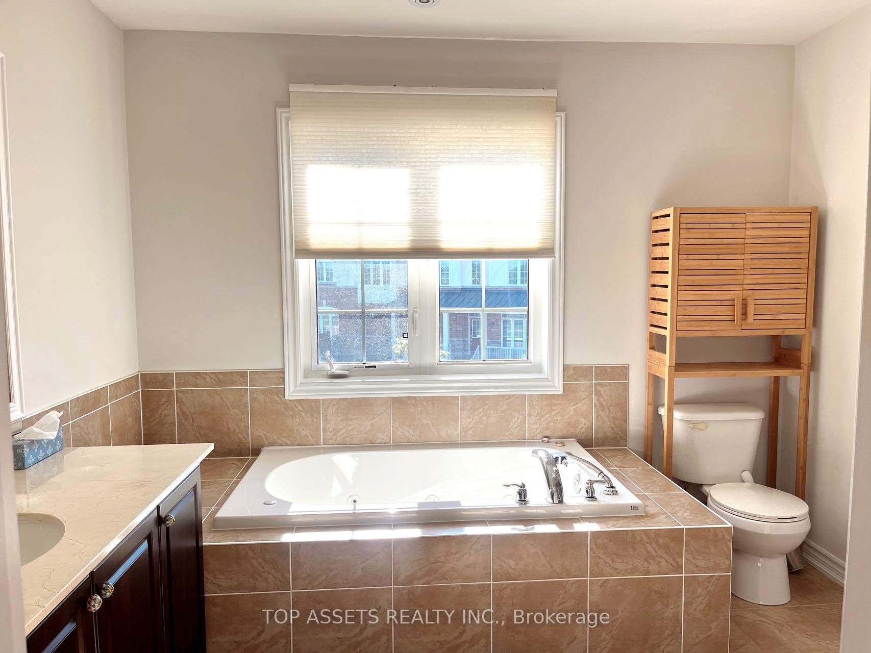 Photo 16 of 84 Living Crescent, Markham, Victoria Square — HOMEH