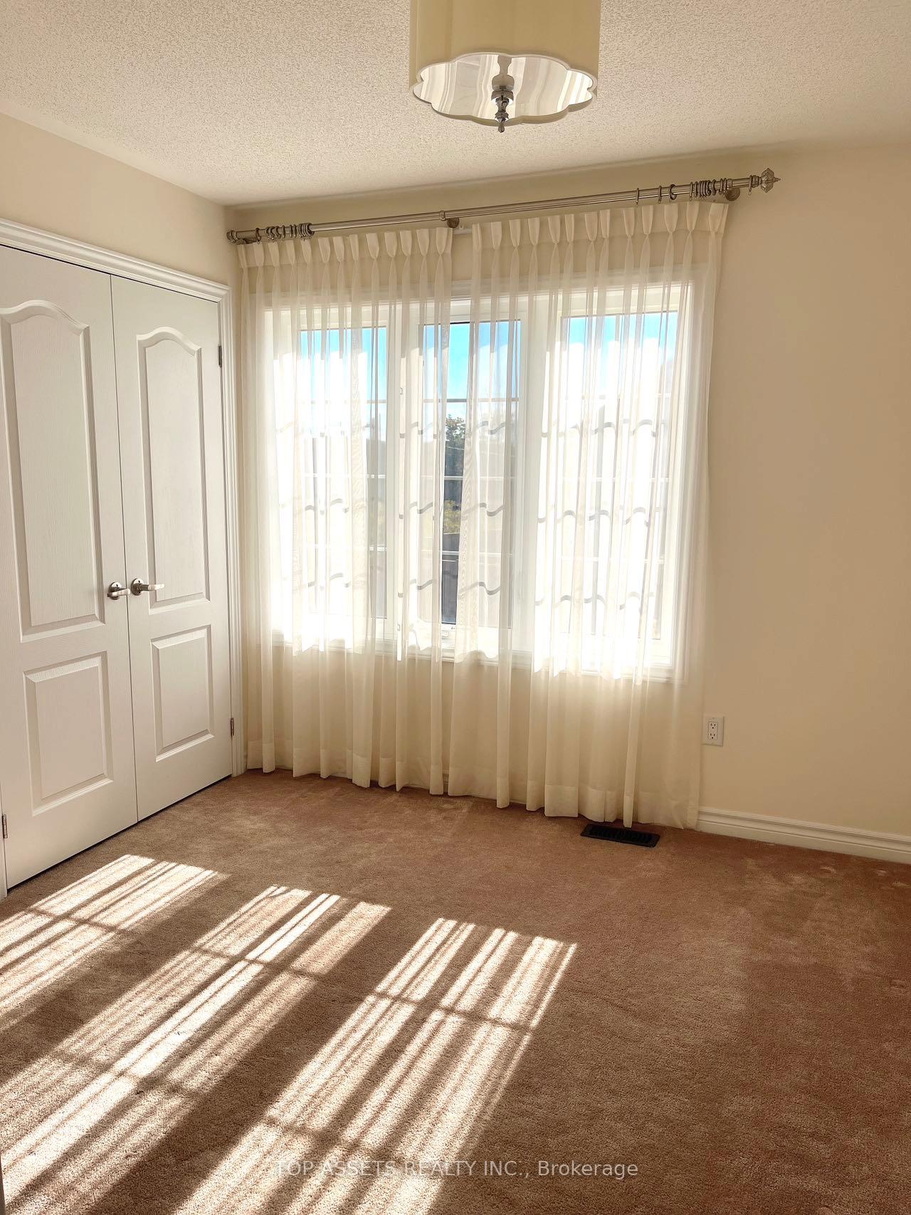 Photo 20 of 84 Living Crescent, Markham, Victoria Square — HOMEH